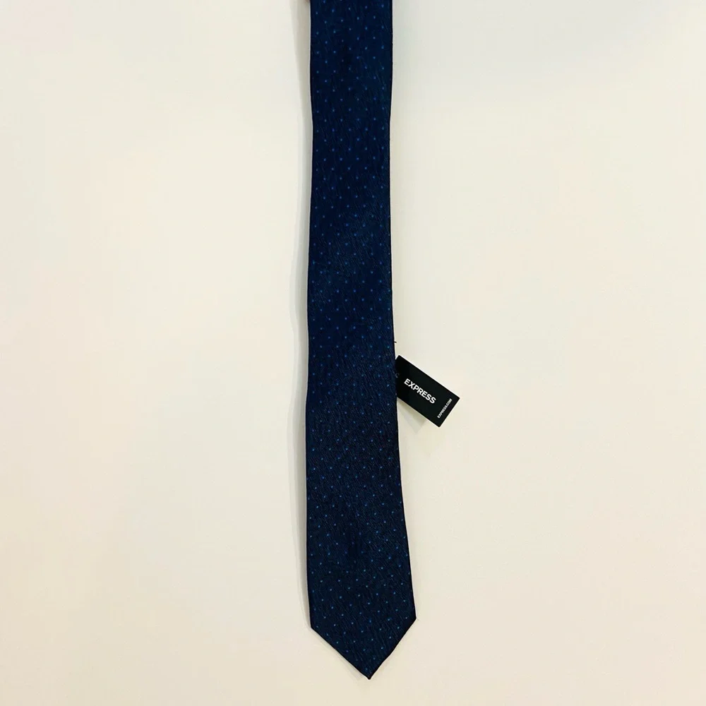 🆕BRAND NEW-EXPRESS BLUE DOTTED STYLISH TIE-WEAR YEAR ROUND-GREAT GIFT. - Picture 3 of 8